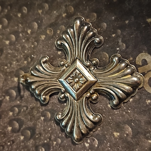 Reed & Barton Christmas Cross Ornament Limited Edition Floral Design Silver OS - Picture 3 of 4